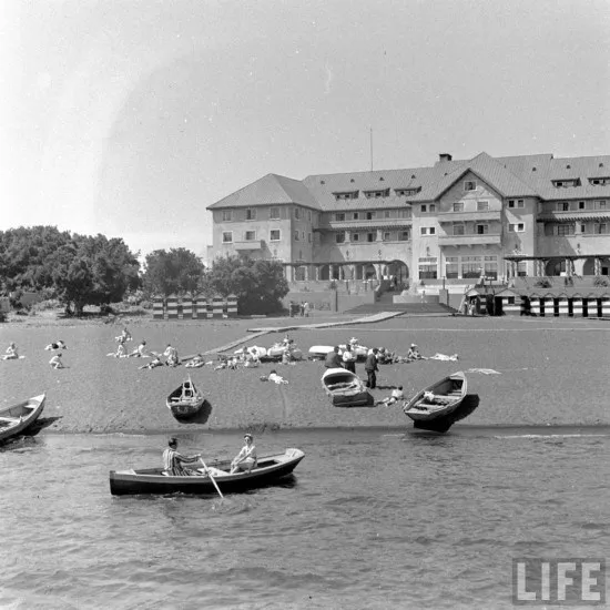 Hotel y Playa de Pucón en el año 1941.