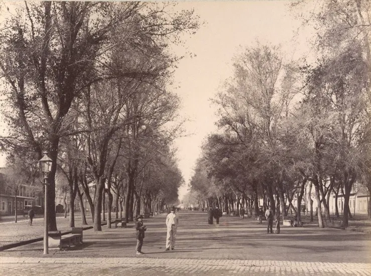 Bandejón central de la Alameda de Santiago en 1900