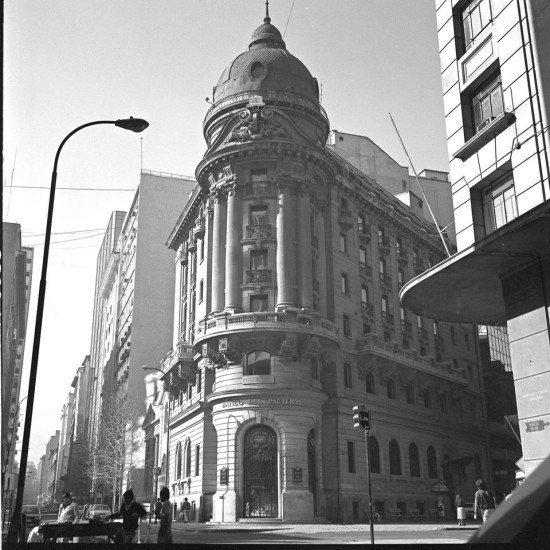 Edificio del Banco del Pacífico en el año 1982.
