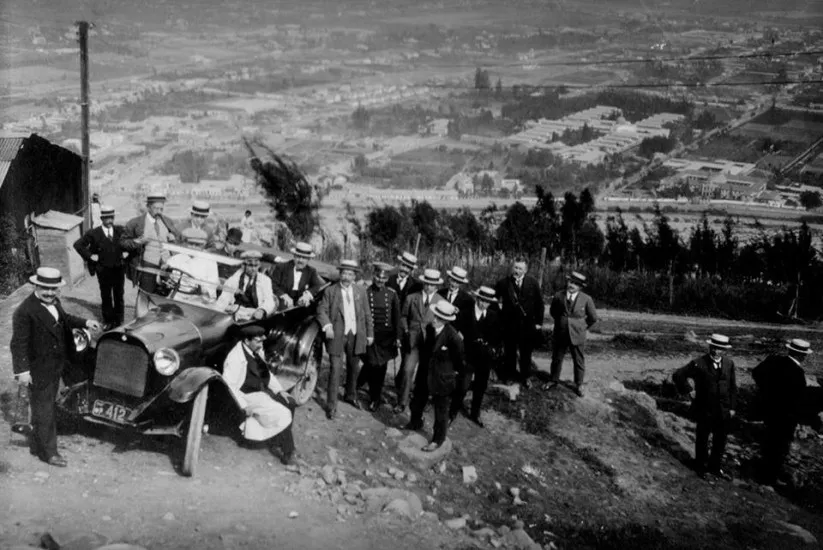 Sobre el Cerro San Cristóbal en el año 1925.