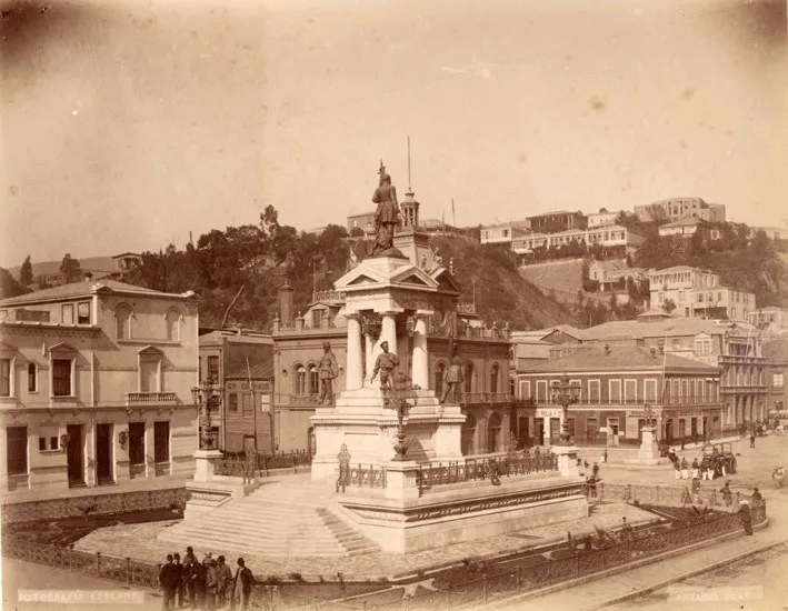 Monumento a los Héroes de Iquique en el año 1888.