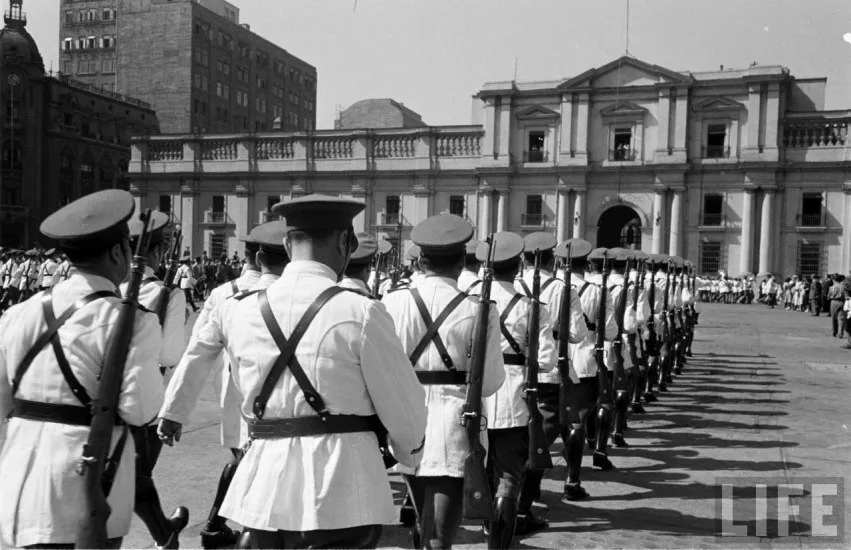 Cambio de Guardia frente al Palacio La Moneda en el año 1950