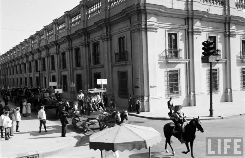 Calle Morandé de Santiago en el año 1950