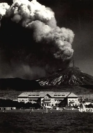 Gran Hotel Pucón y la erupción del Volcán Villarrica en el año 1949.