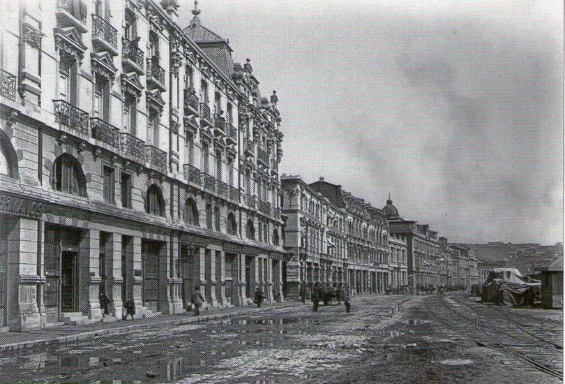 Avenida Errázuriz de Valparaíso en el año 1900.