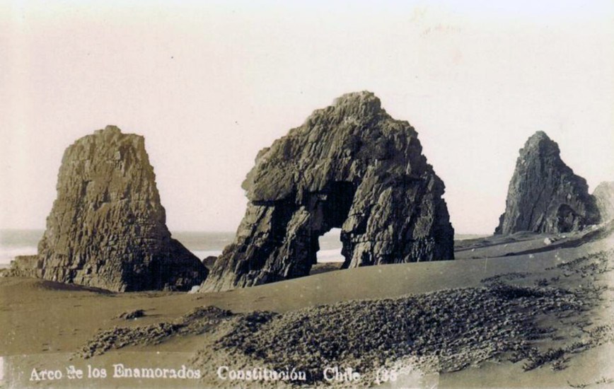 Arco de los enamorados, Constitución, 30s