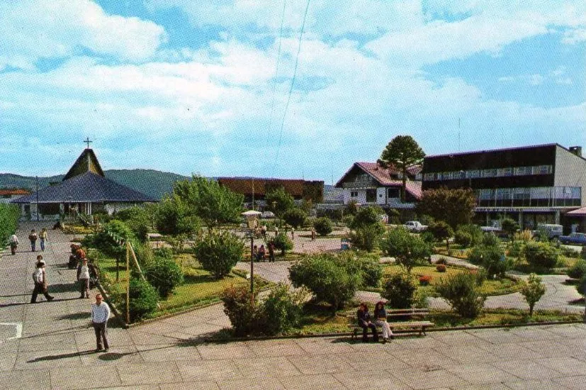 Plaza de Ancud, Chiloé, en los años ’90s.
