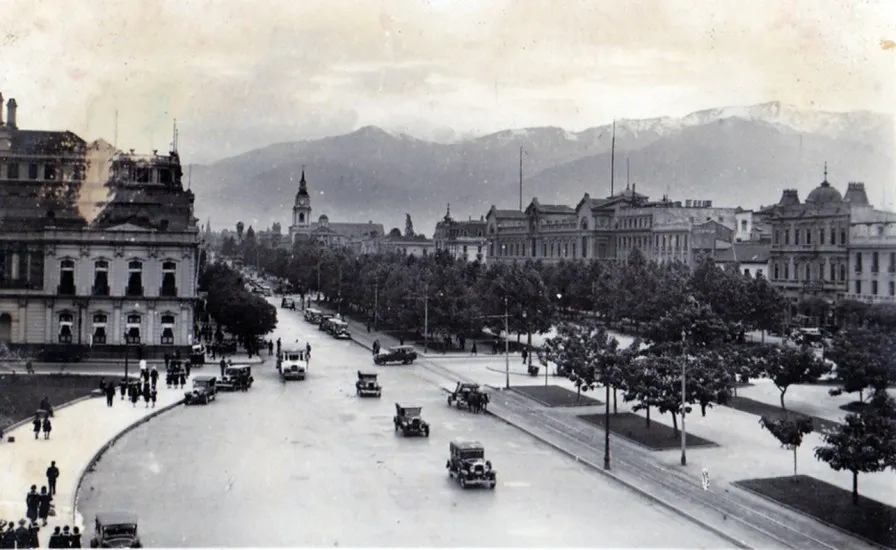 Alameda frente a Plaza Bulnes en 1928