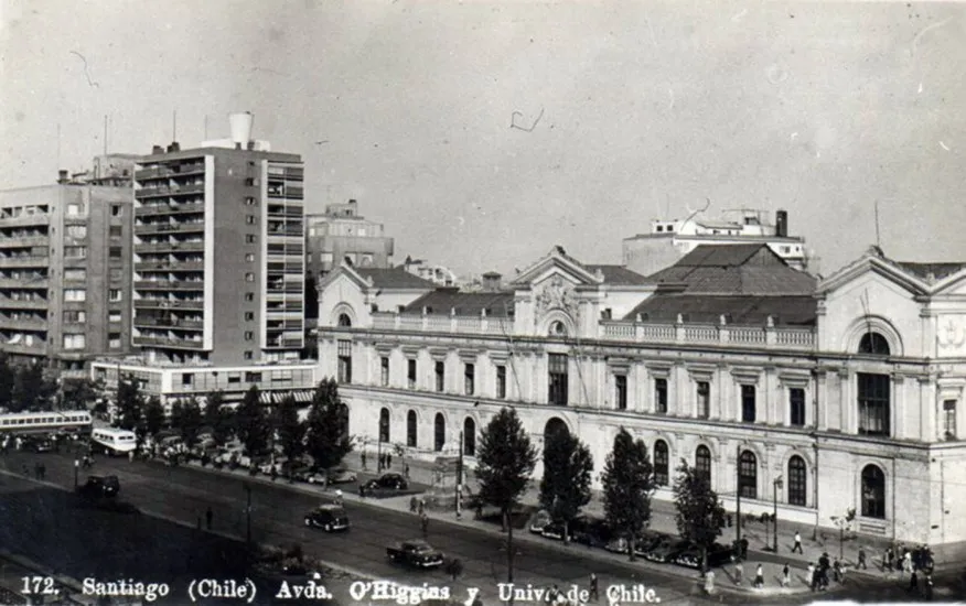 Alameda de Santiago frente a Universidad de Chile, 1947.