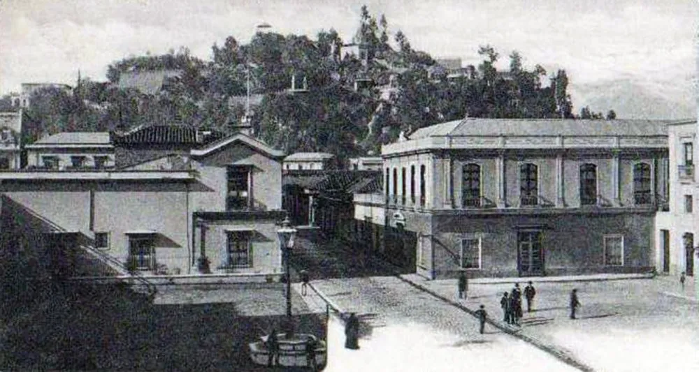 Calle Agustinas frente al Teatro Municipal en 1904.