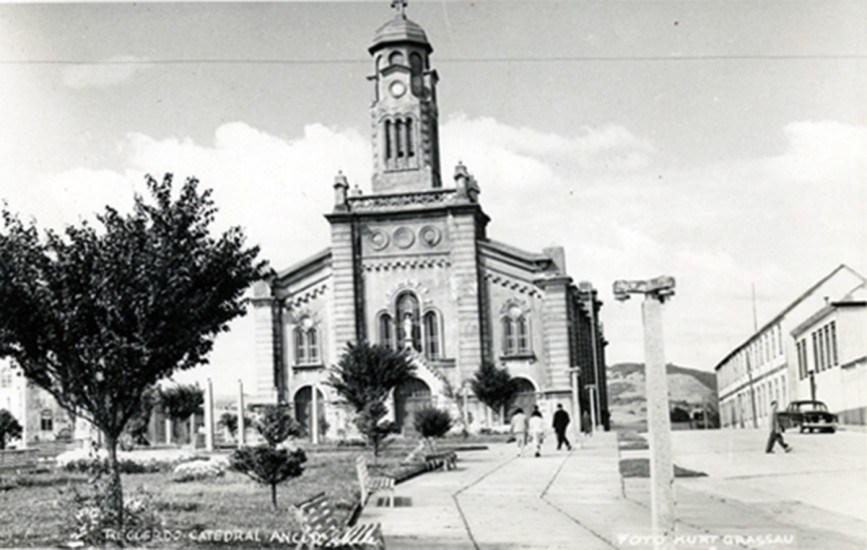 Catedral y Plaza de Ancud en 1950