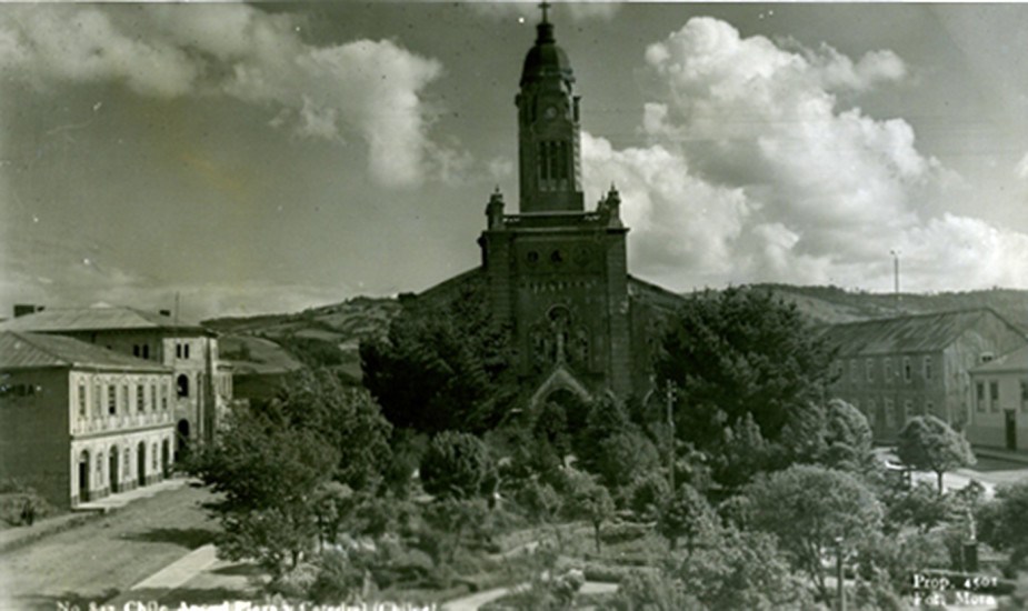 Catedral y Plaza de Ancud en 1935.