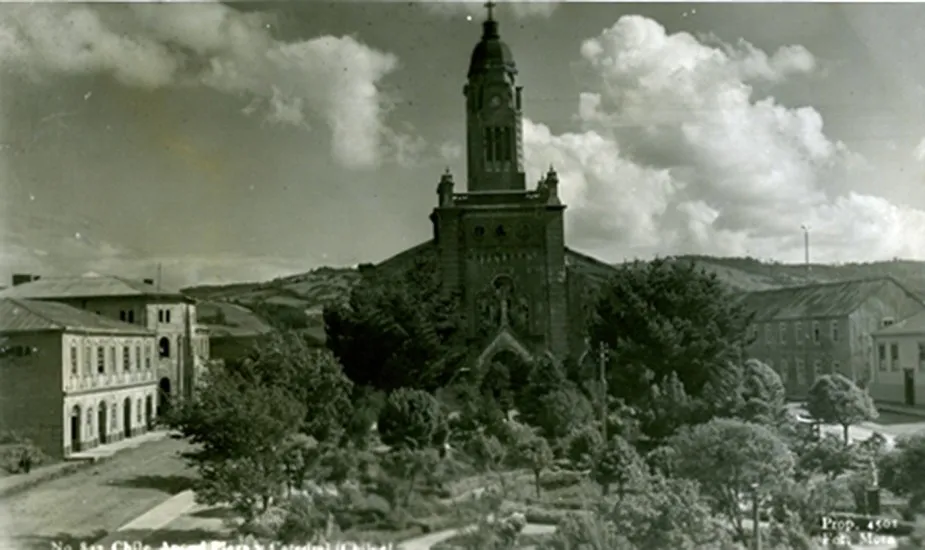 Catedral y Plaza de Ancud en 1935.