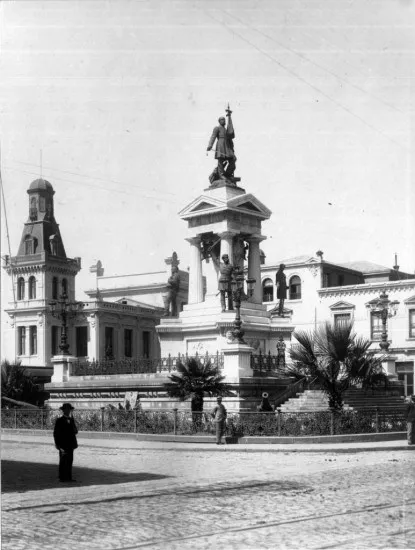 Monumento a los Héroes de Iquique en Valparaíso, 1900.