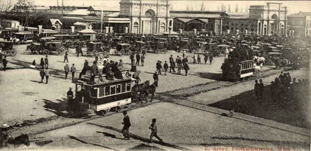 Antiguo diseño de Estación Central, y el tráfico en la Alameda, circa 1885.