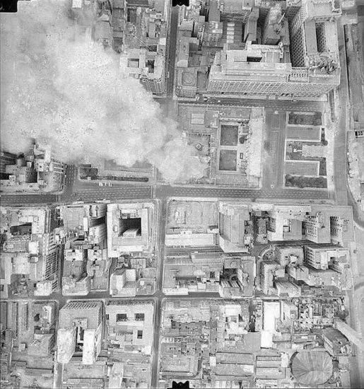 La Moneda después del bombardeo del 11/S de 1973