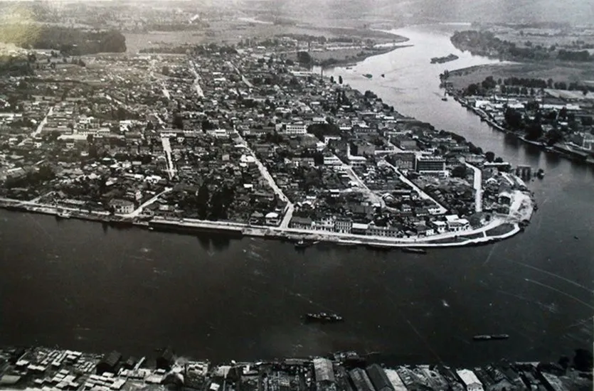 Valdivia desde el aire en 1957.