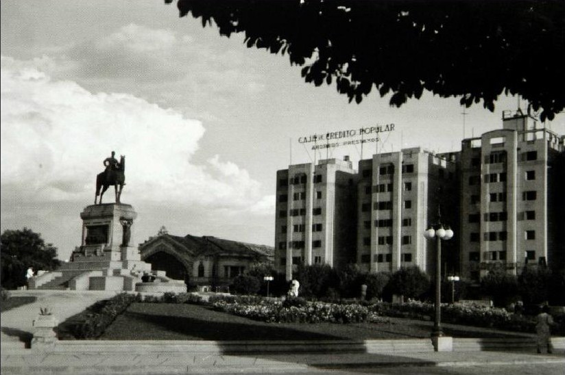 Plaza Baquedano, Edificios Turri y Estación Pirque circa 1940