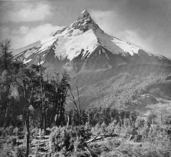 Volcan Puntiagudo en 1950
