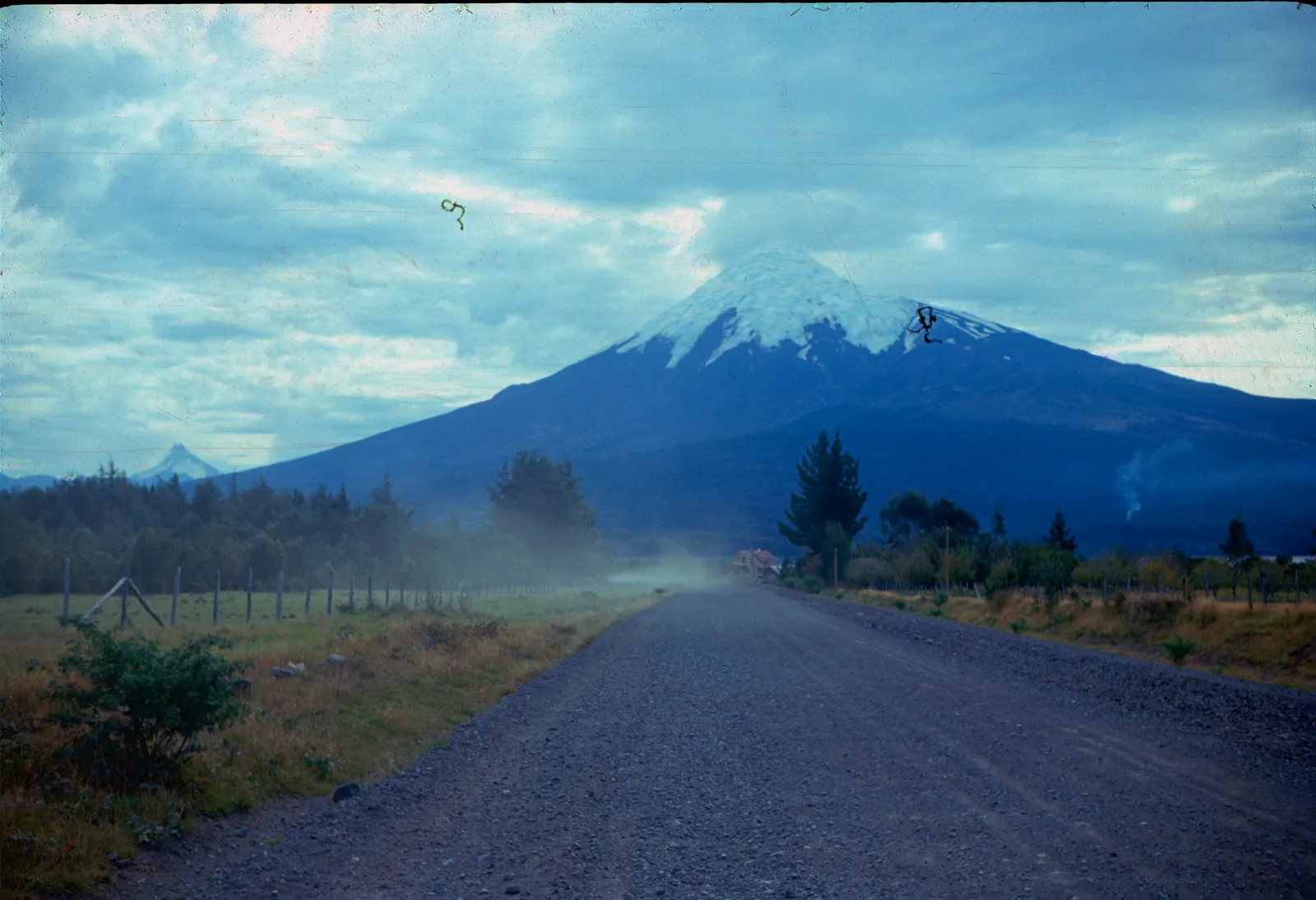 Volcán Osorno y Volcán Puntiagudo en 1966