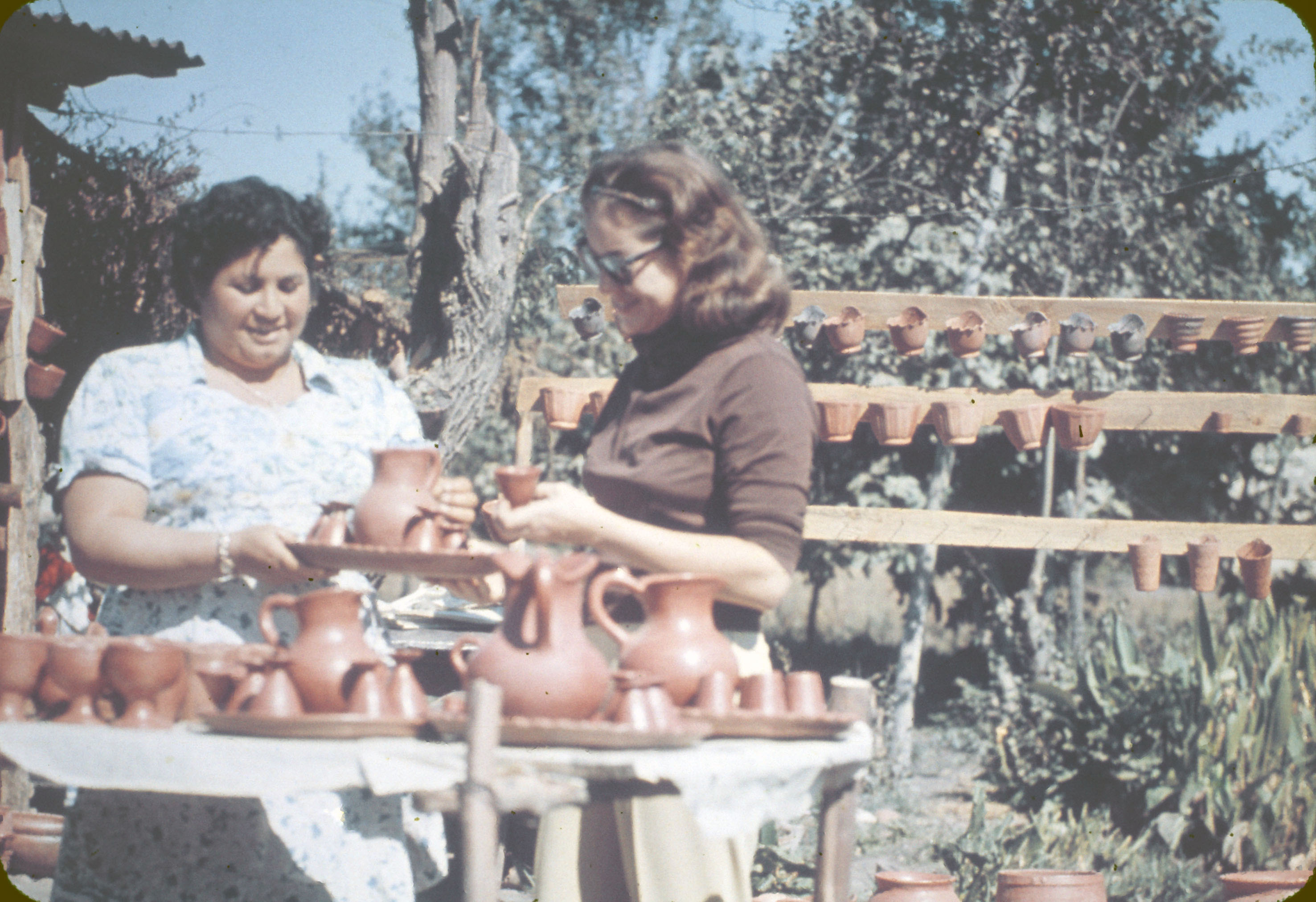 Artesanía en Pomaire, en los años 60s.