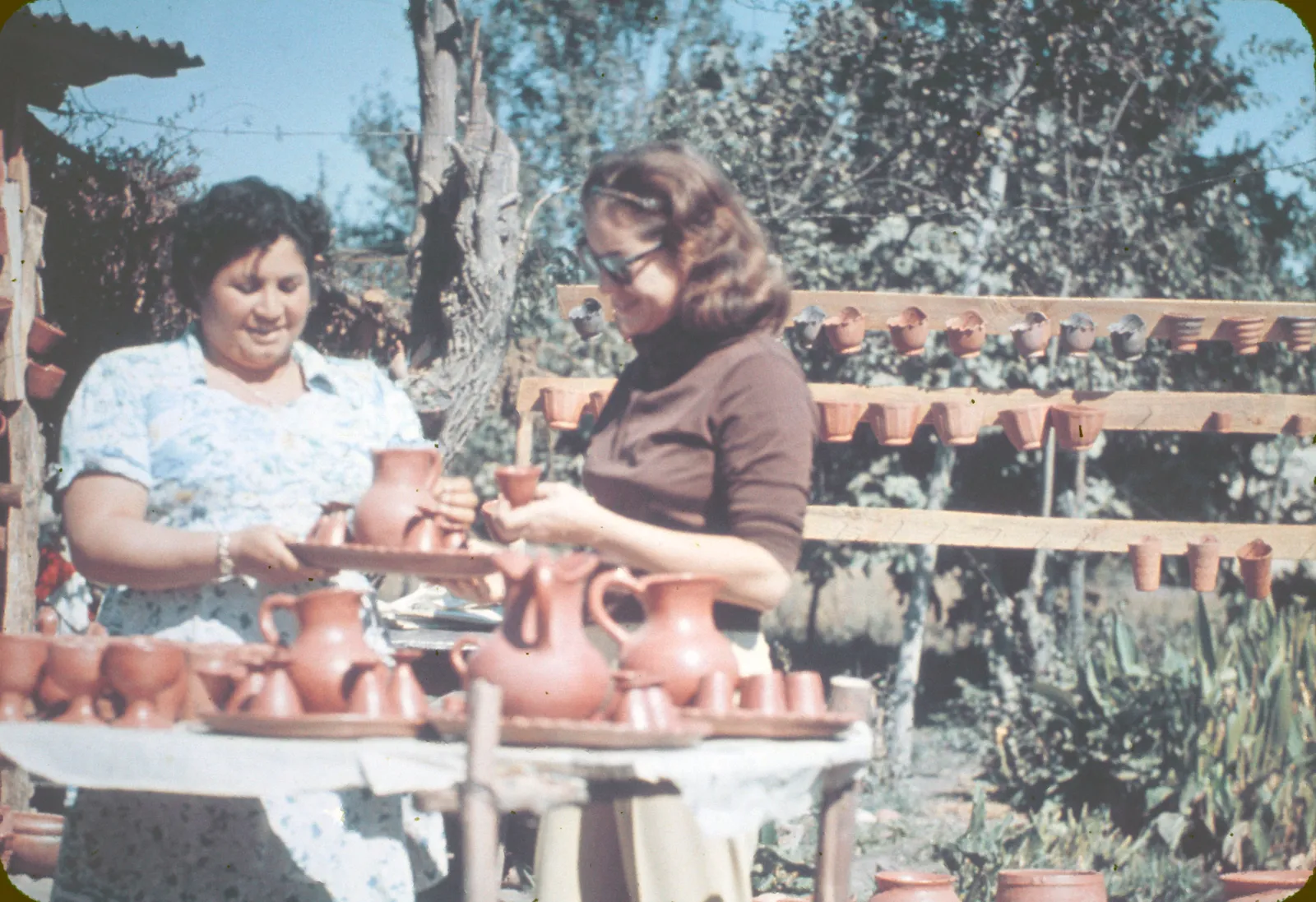 Artesanía en Pomaire, en los años 60s.