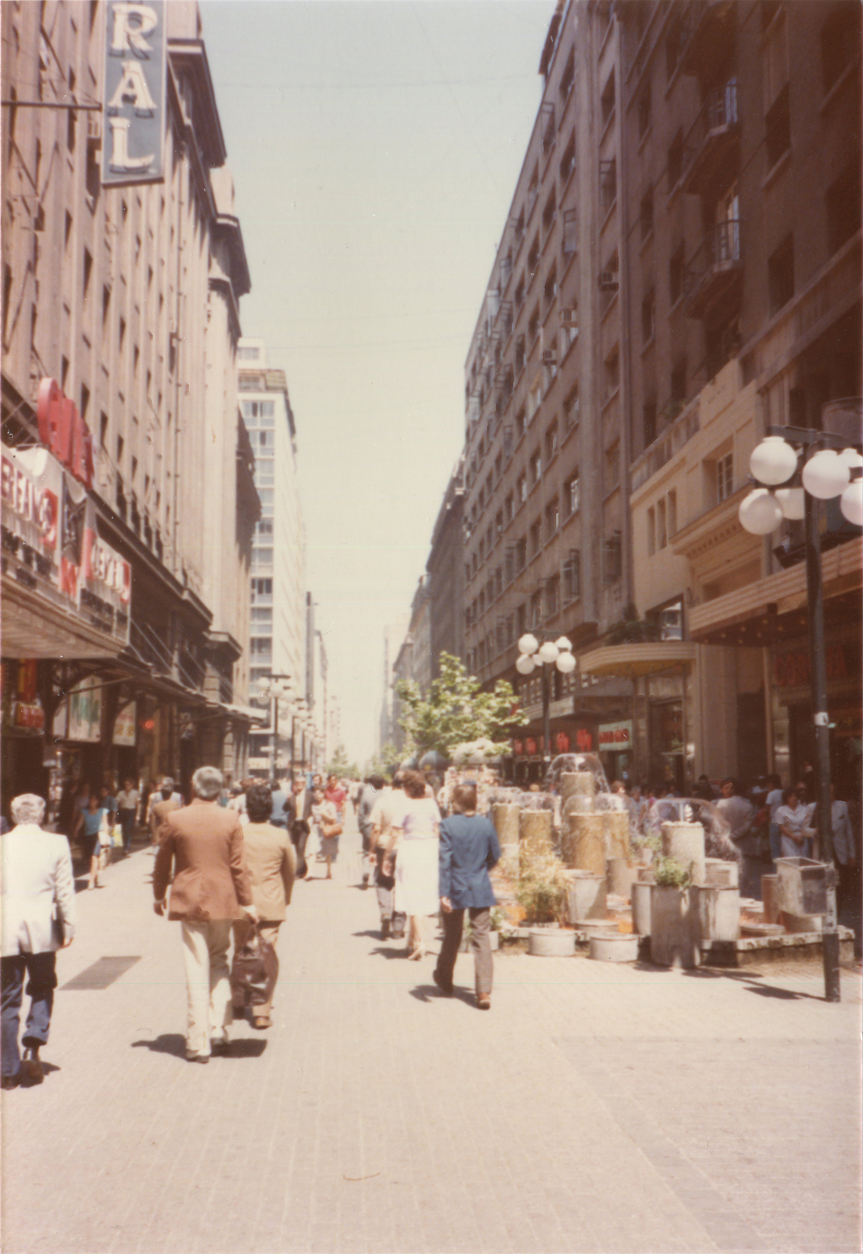 Paseo Huérfanos en 1983