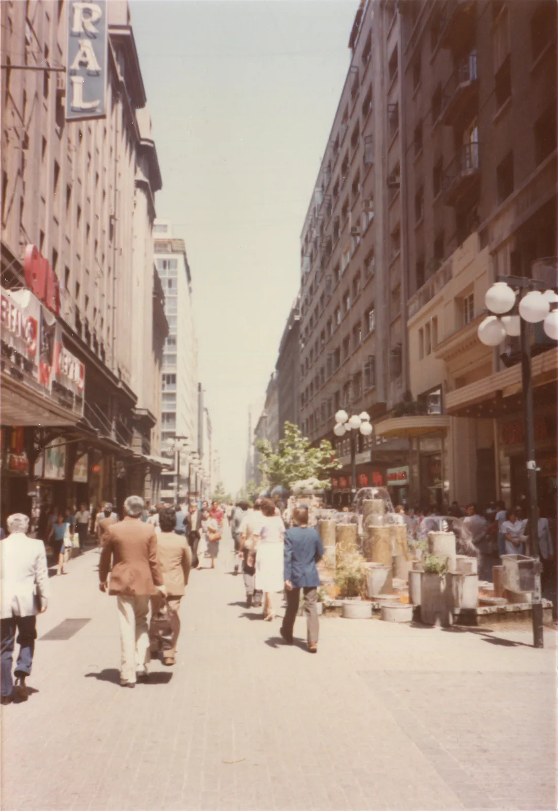 Paseo Huérfanos en 1983