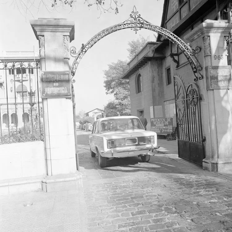 Acceso a la Municipalidad de Providencia en 1972