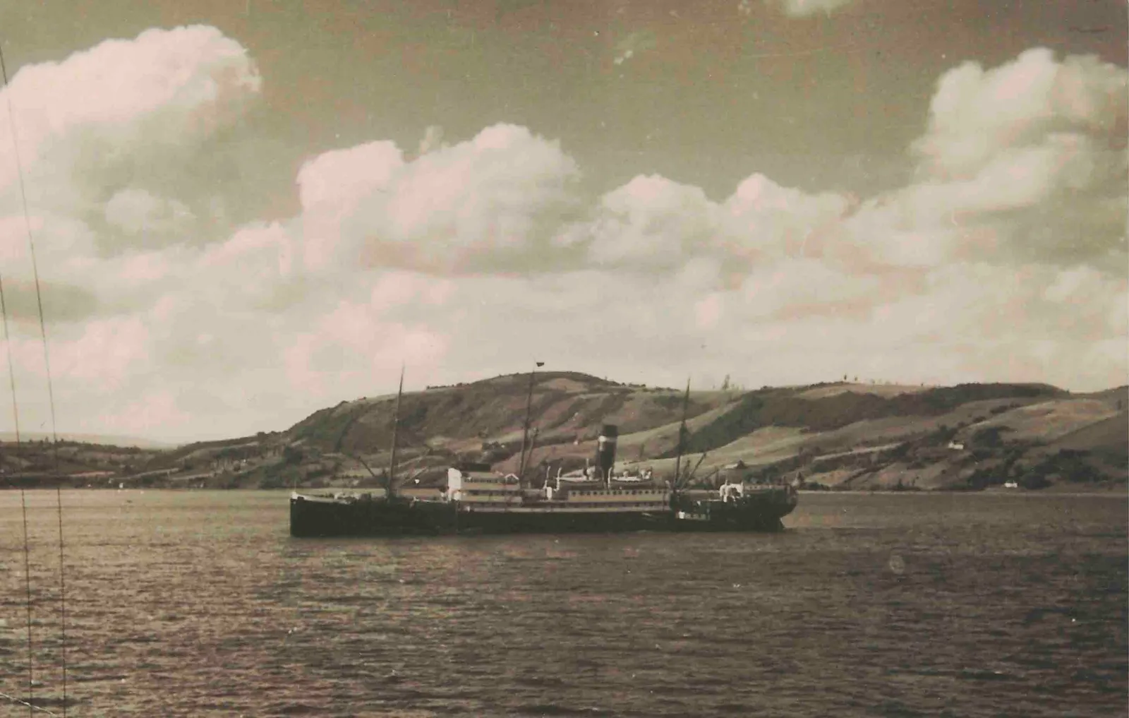 Barco en algún lugar de la PAtagonia en 1940