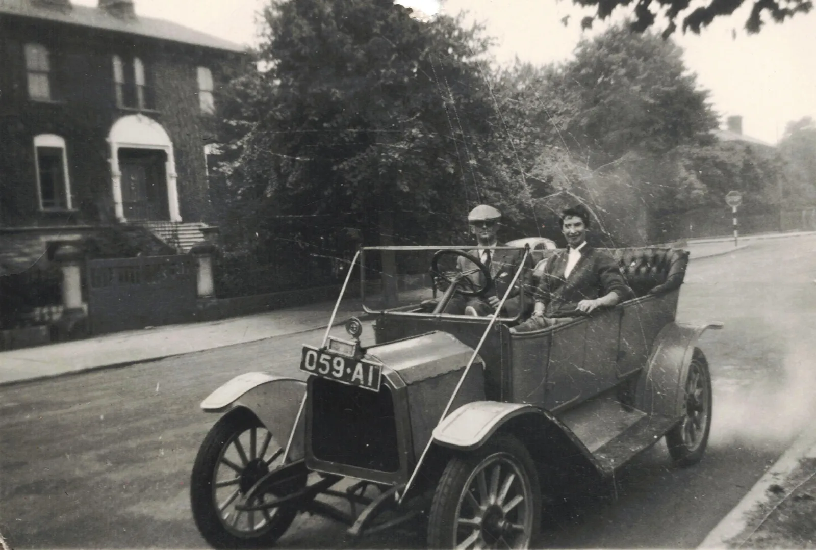 Auto en lugar desconocido en 1920