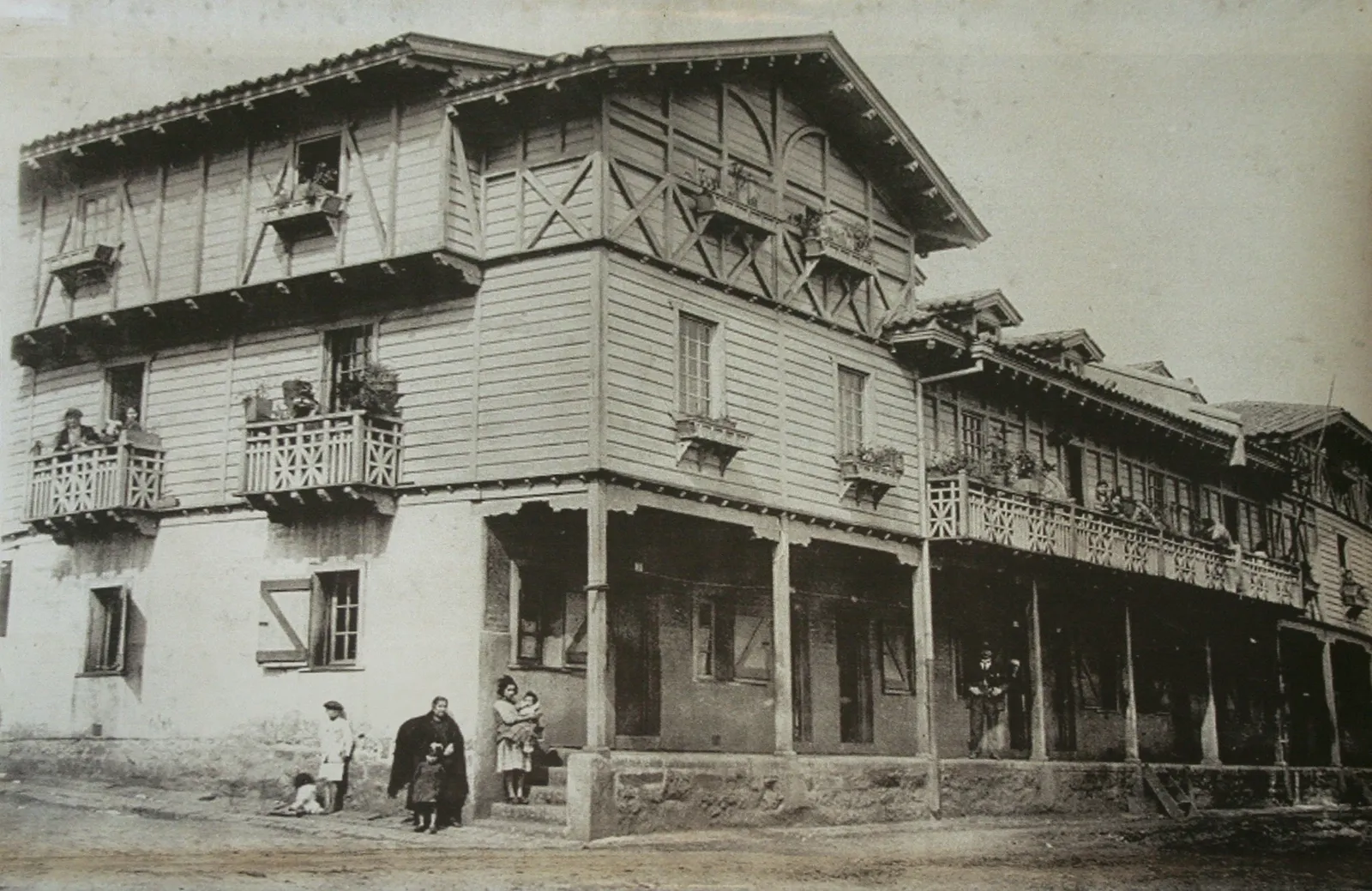 Aparentemente Lota, 1930-1940s