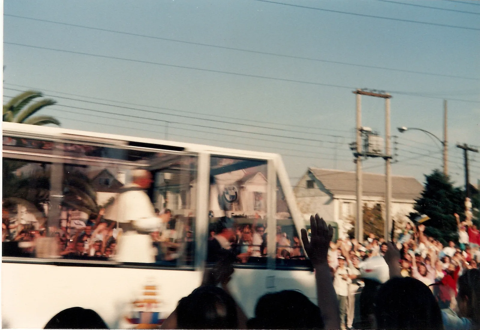 Juan Pablo II en Papa Movil en 1987