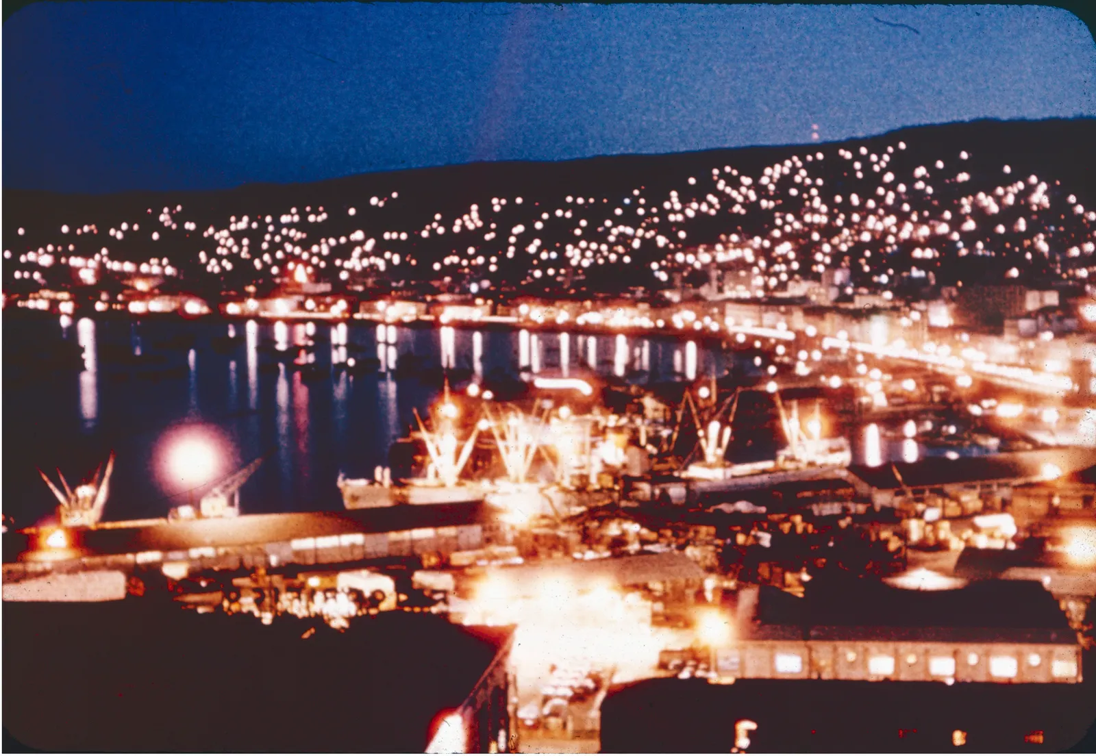 Bahía nocturna de Valparaíso