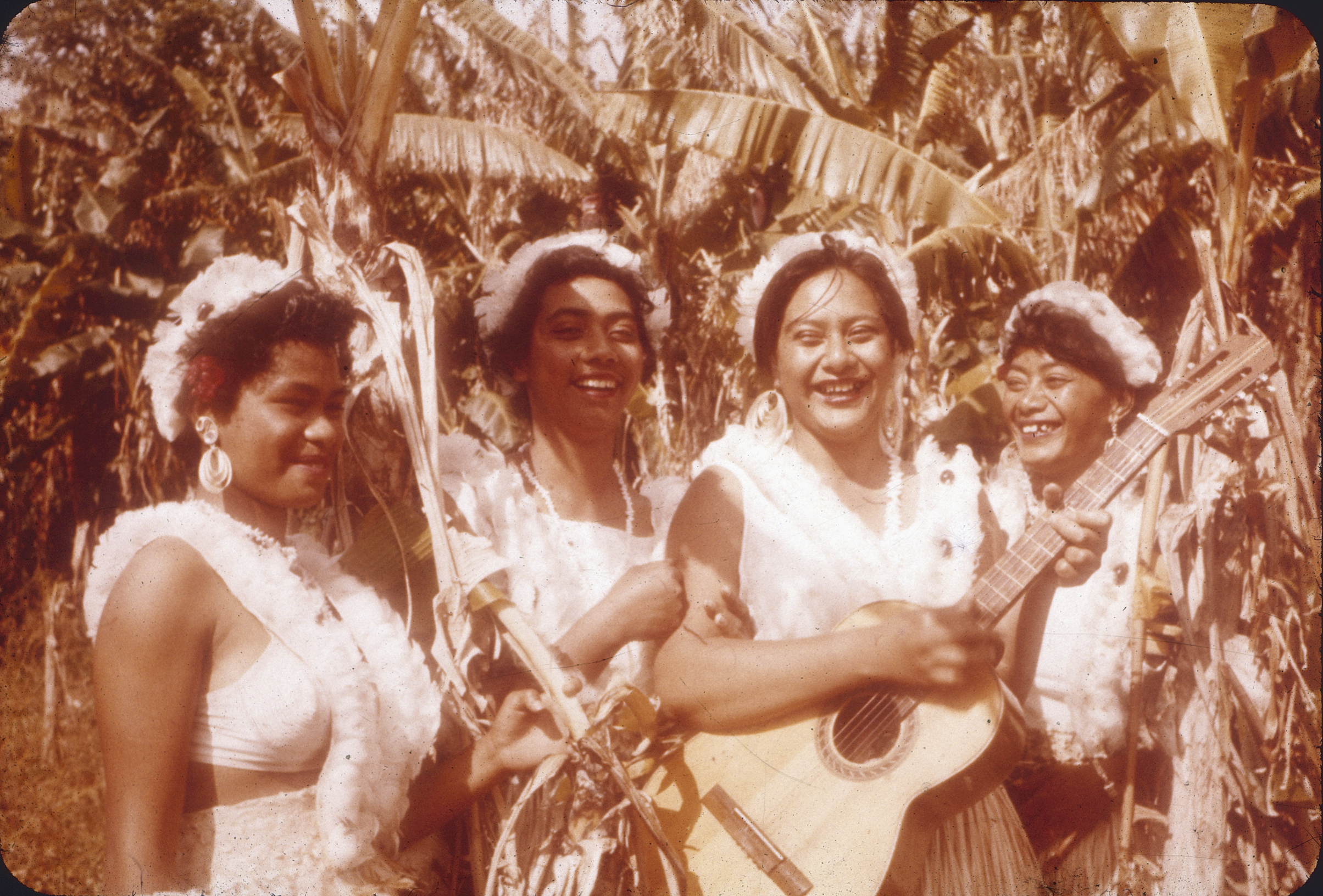 Nativos de Isla De Pascua años 60s