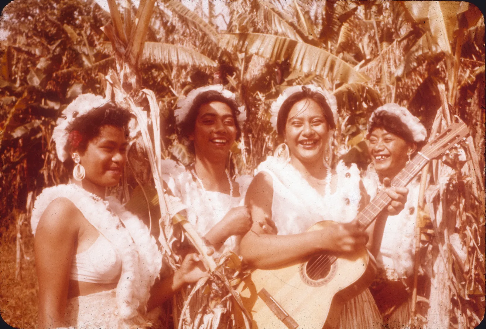 Nativos de Isla De Pascua años 60s