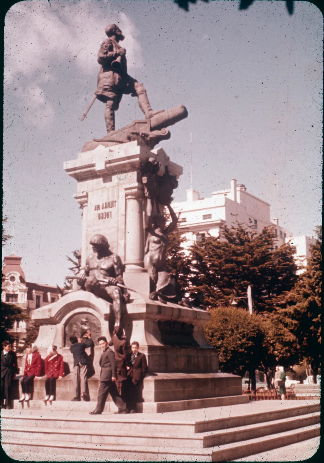 Monumento a Magallanes, Plaza Punta Arenas