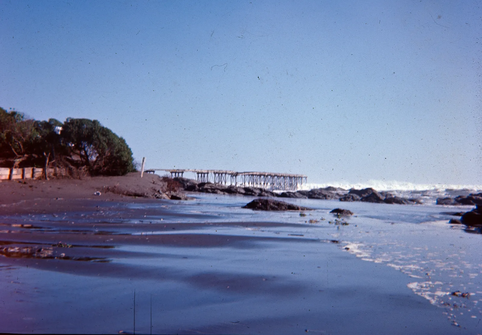 Muelle de Llico desde la playa en los 60s