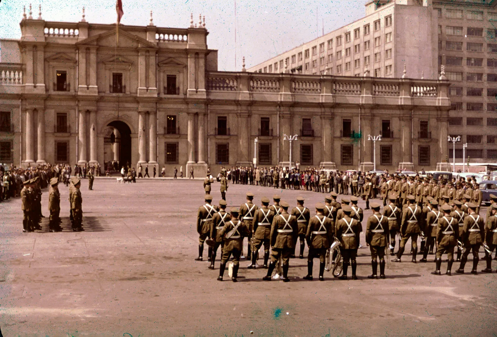 Cambio de guardia en La Moneda, años 60s