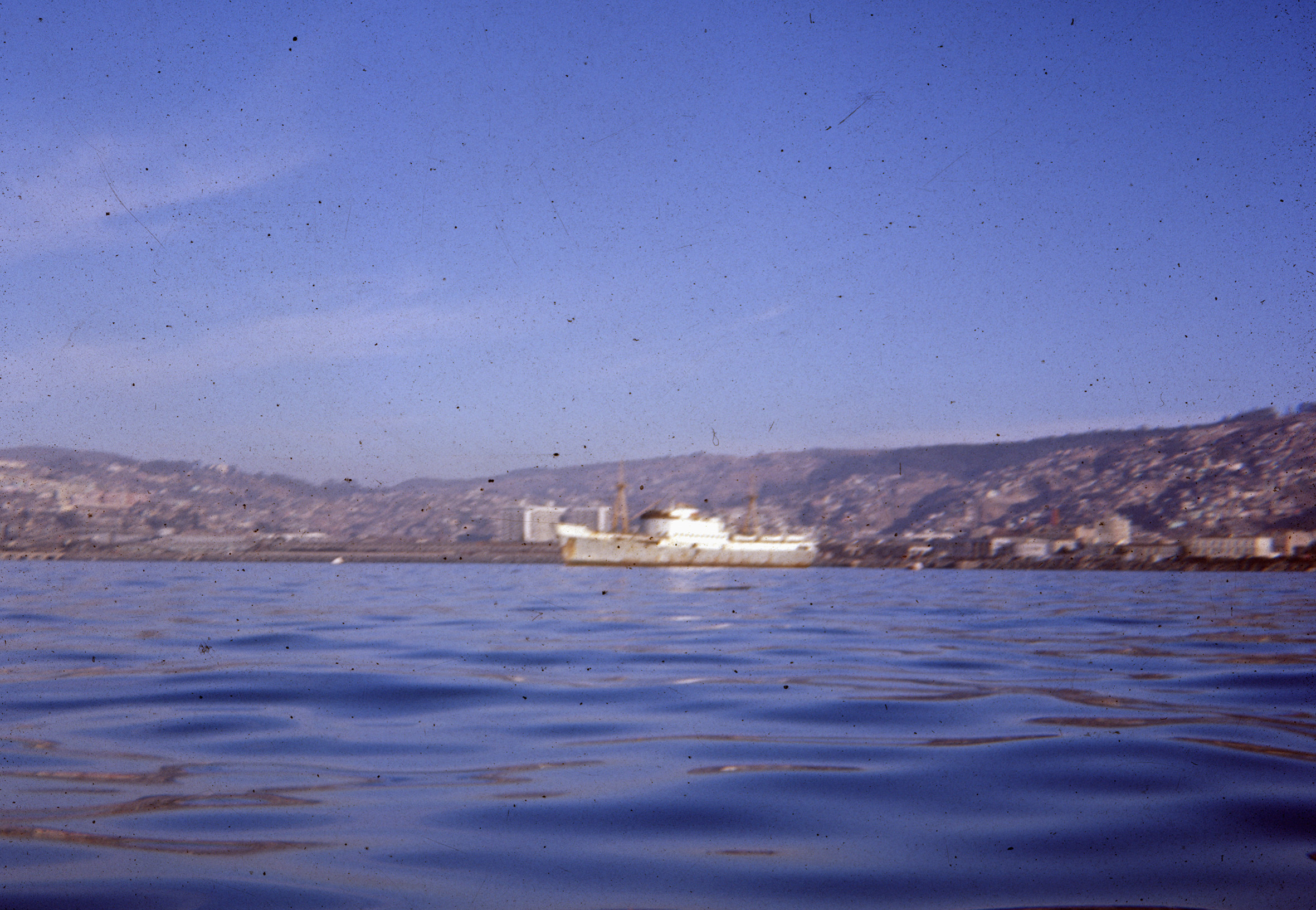 Vista hacia Valparaíso desde el mar en 1960