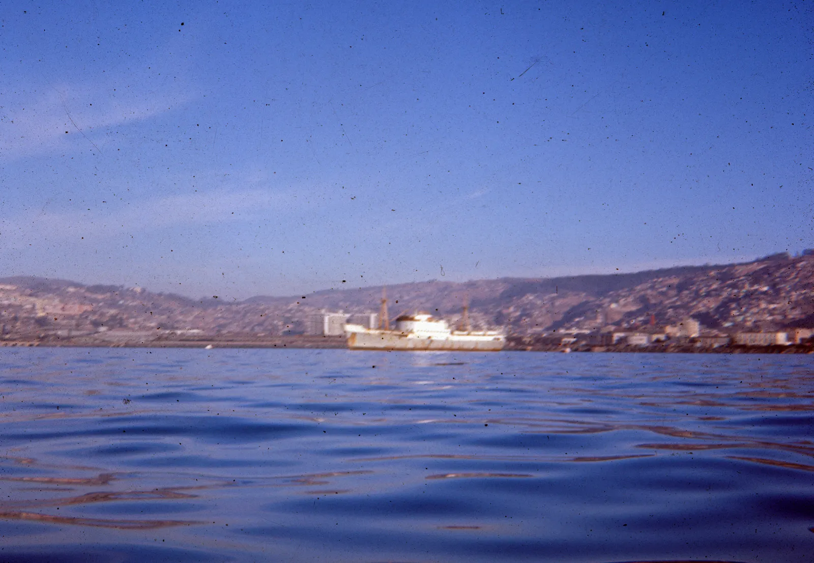 Vista hacia Valparaíso desde el mar en 1960