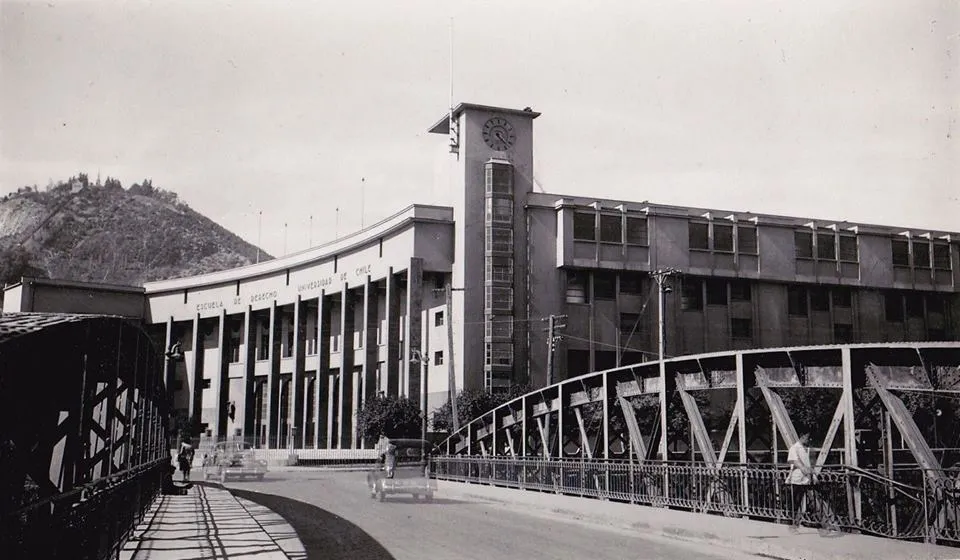 Puente pío nono, Escuela de Derecho universidad de Chile 1950