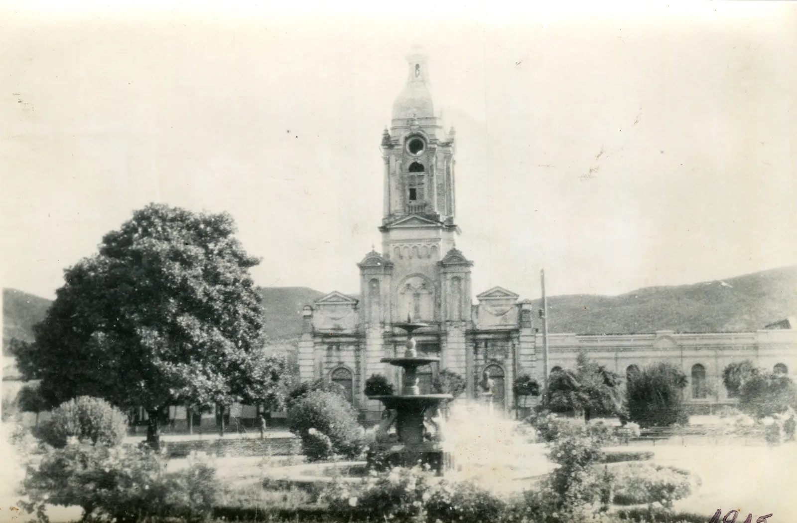 Plaza e Iglesia de Angol en 1915