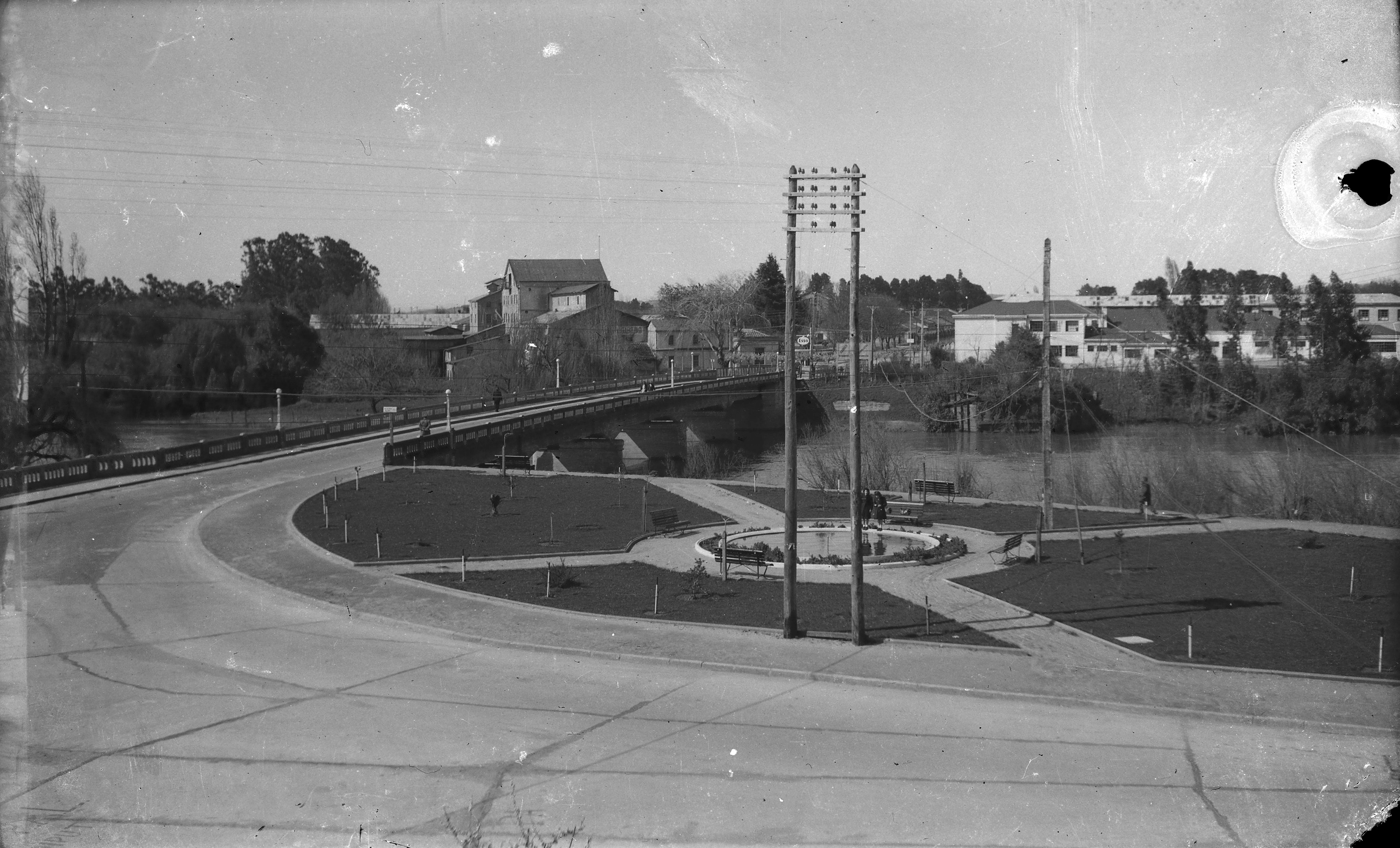 Puente Vergara, Angol años 40s