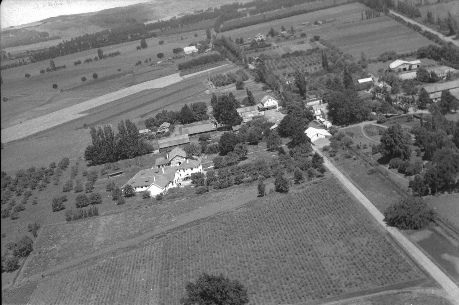 Vista aérea de los campos de Angol en los 50s