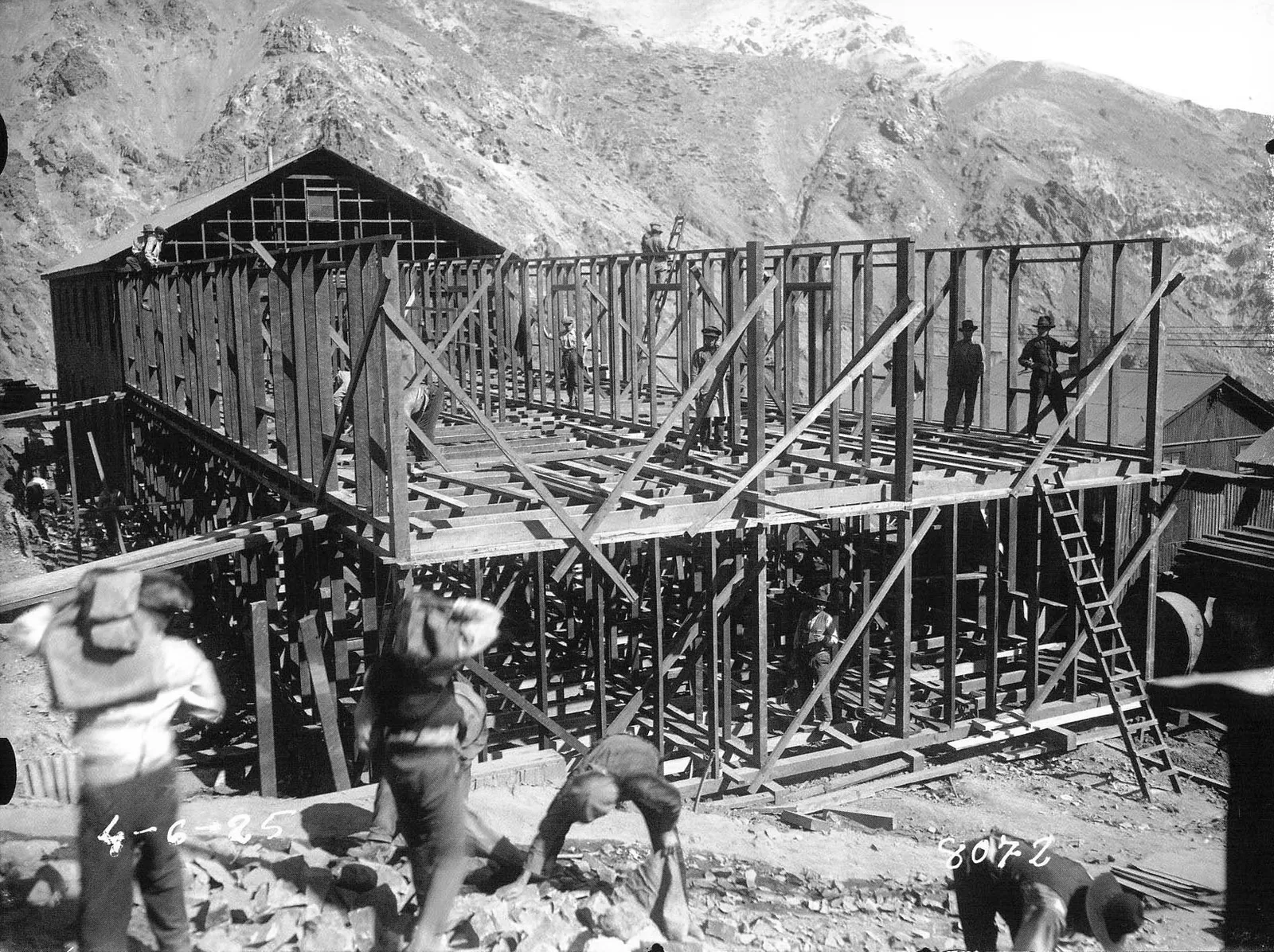 Construccion Camarotes Campamento Sewell en 1925