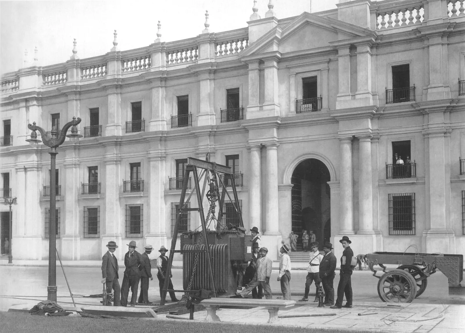 Transformador eléctrico en La Moneda año 1930