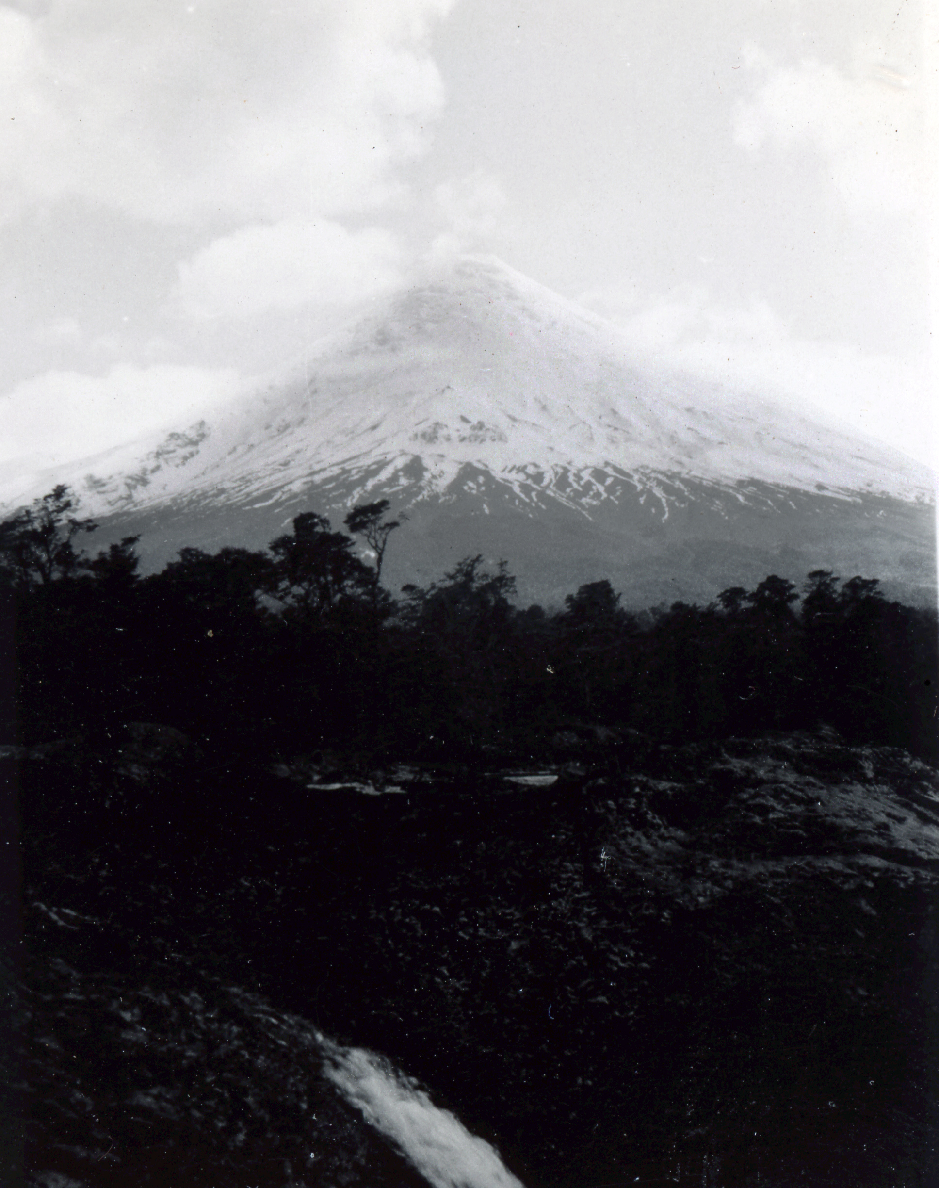 Volcán Osorno desde sector Petrohué en 1949