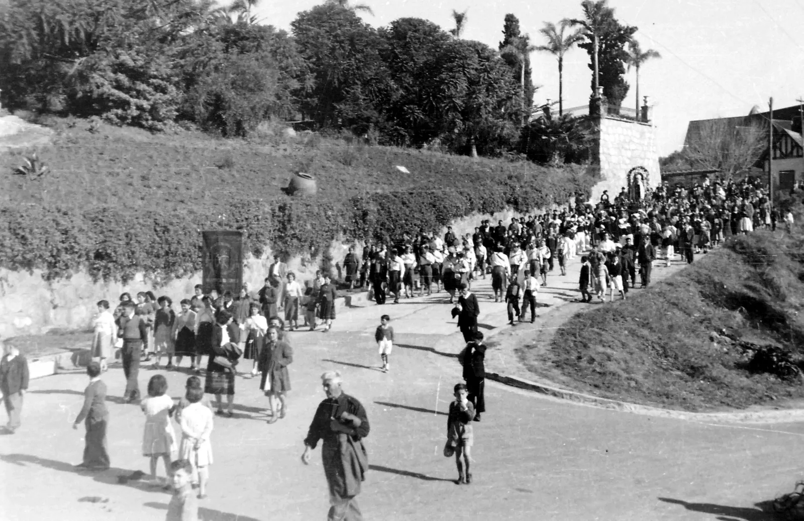 Desfile escolar en Zapallar, 1956