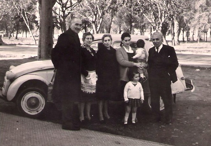 Familia en Avenida Beaucheff en 1965